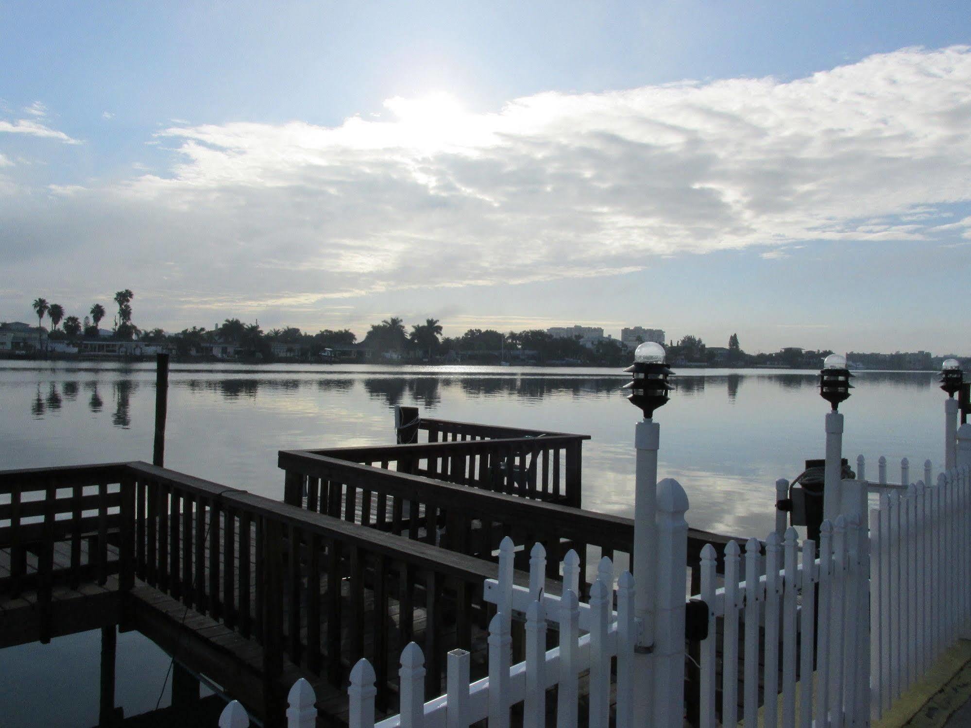 Lorelei Resort Motel Treasure Island Bagian luar foto